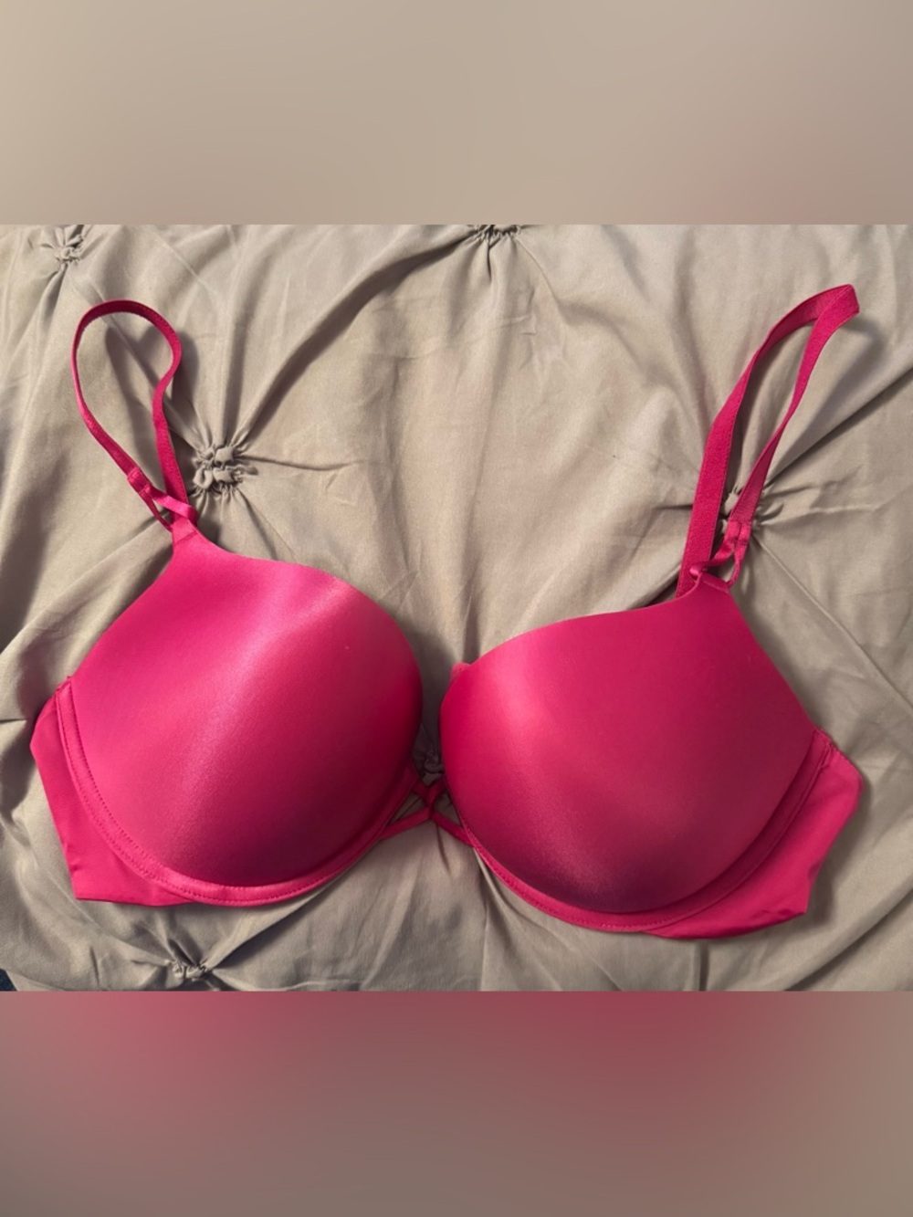 38 C Victoria’s Secret miraculous plunge bra